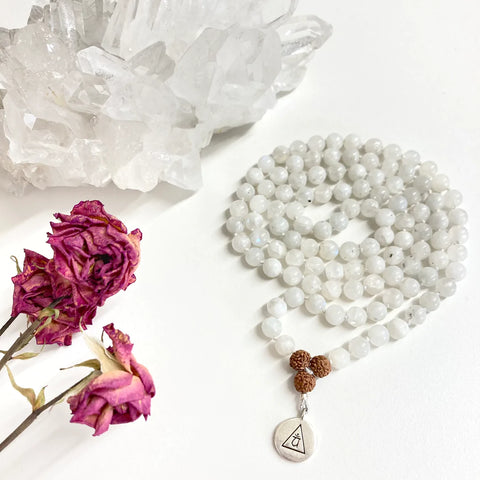 FEMININITY - Rainbow Moonstone Mala