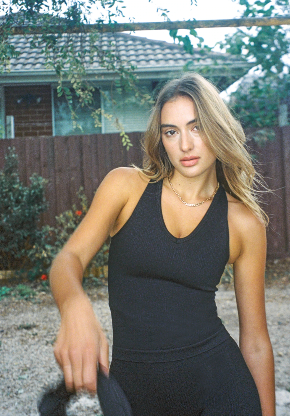 V-Neck Tank Top Black - Pinky & Kamal